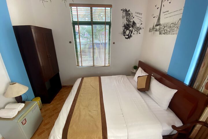 Room 9 of 43