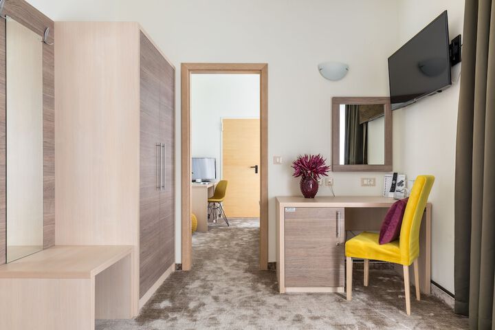 Room 21 of 82