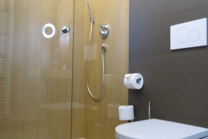 Room 53 of 82