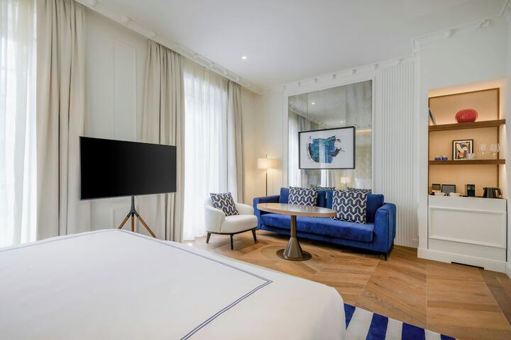 Room 15 of 53