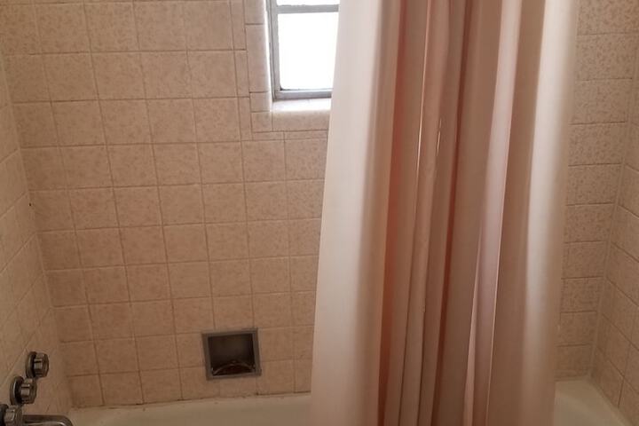 Room 10 of 14