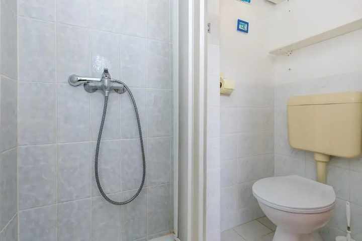 Room 8 of 24