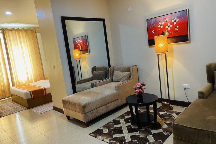 Room 4 of 10