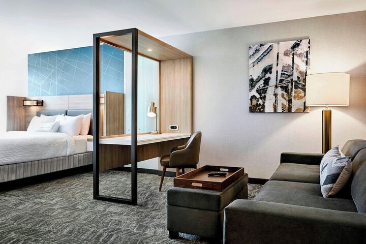 Room 2 of 7