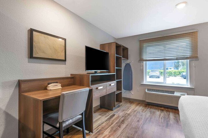 Standard Studio 1 Queen Bed (9 of 11)