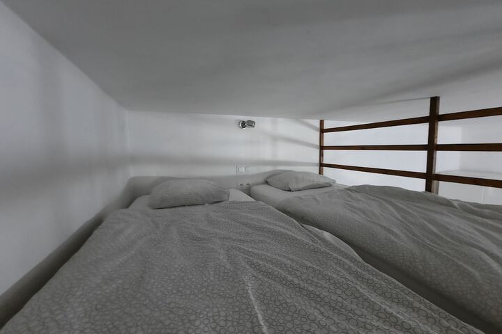 Room 76 of 159