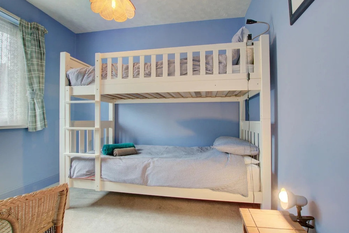 Room 4 of 17
