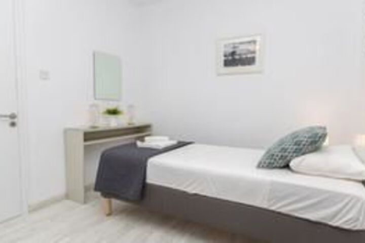 Room 9 of 29