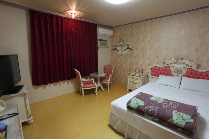 Room 63 of 79