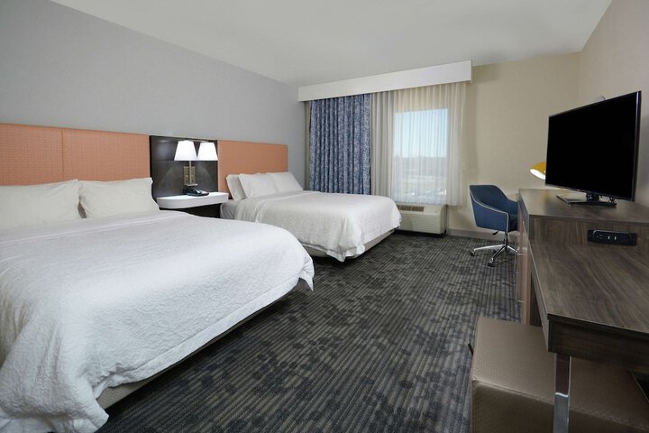 2 Queen Beds (11 of 11)