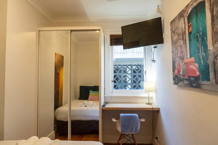 Room 4 of 13