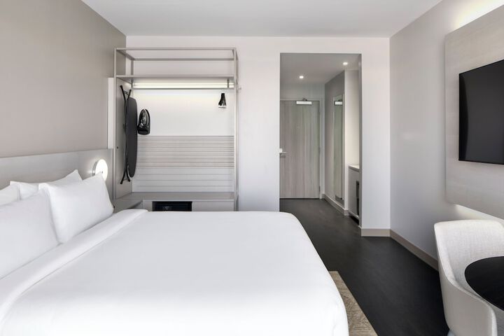 Room 26 of 85