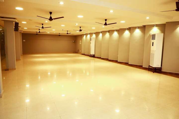 Ballroom/Hall 30 of 40