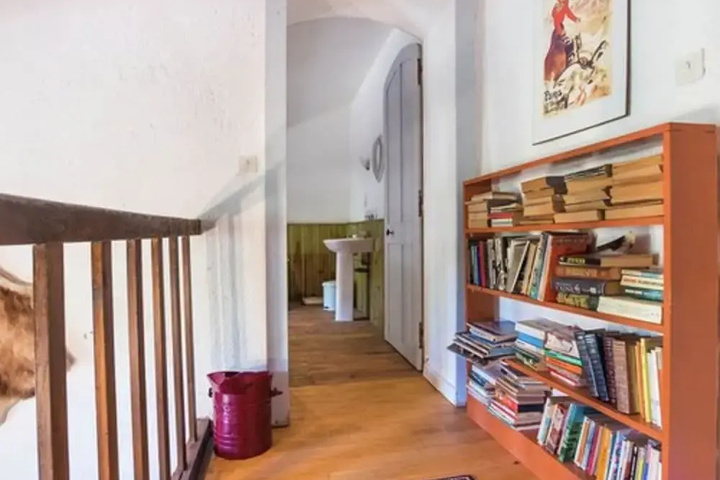 Room 8 of 17