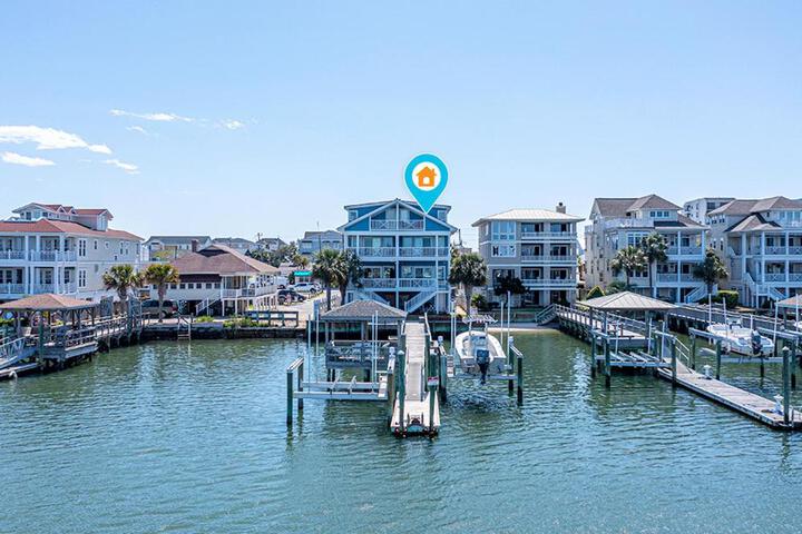 Exterior of The Blue Pearl by Sea Scape Properties