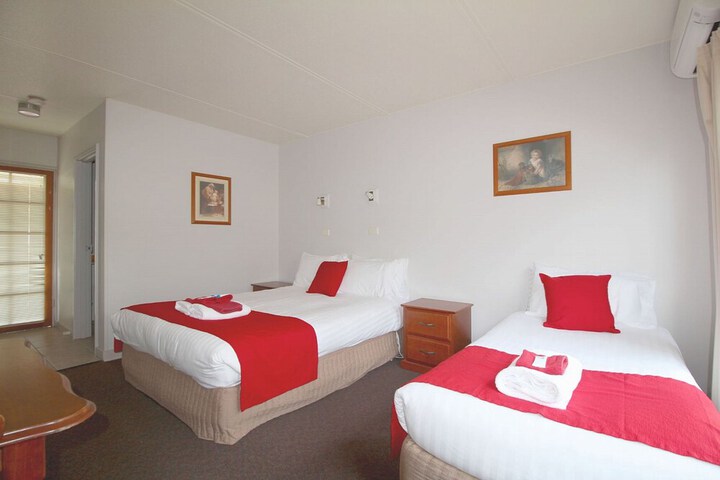 Room 6 of 32