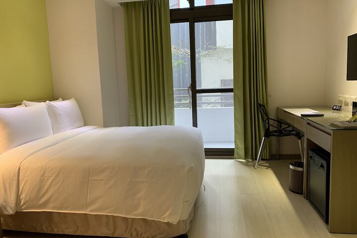 Room 12 of 120