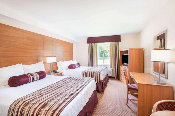 1 King Bed (4 of 13)