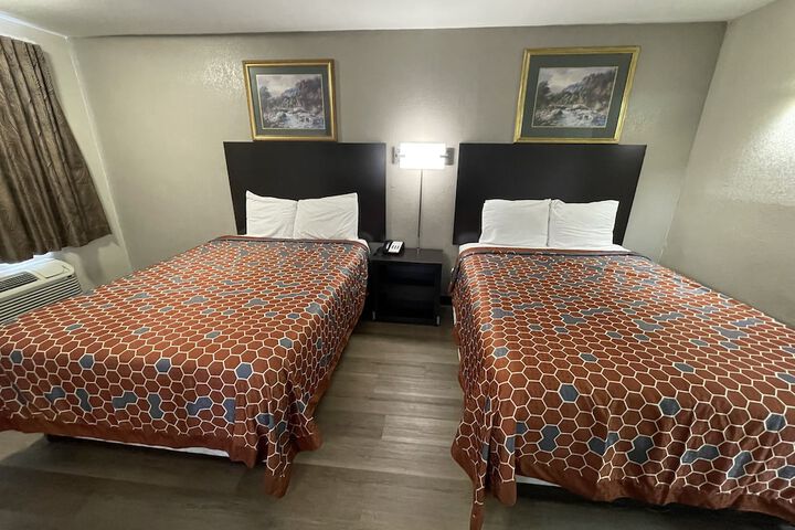 Deluxe Double Room (1 of 7)