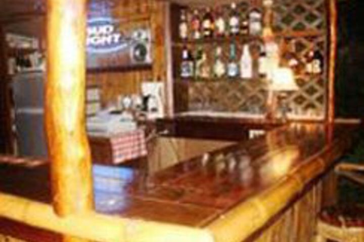 Lounge 10 of 23