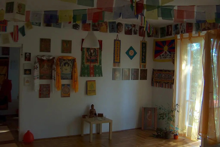 Room 7 of 12