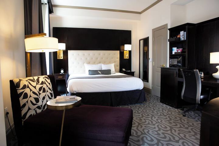 1 King Bed (11 of 14)