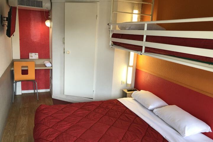 Room 13 of 36