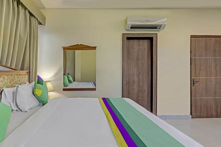 Room 28 of 49