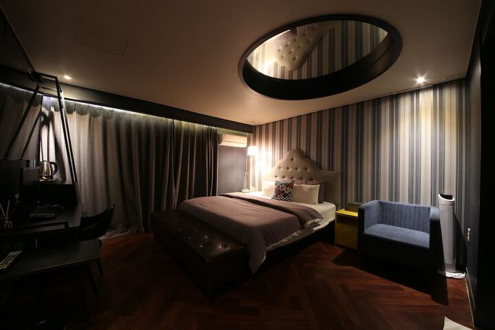 Room 18 of 45