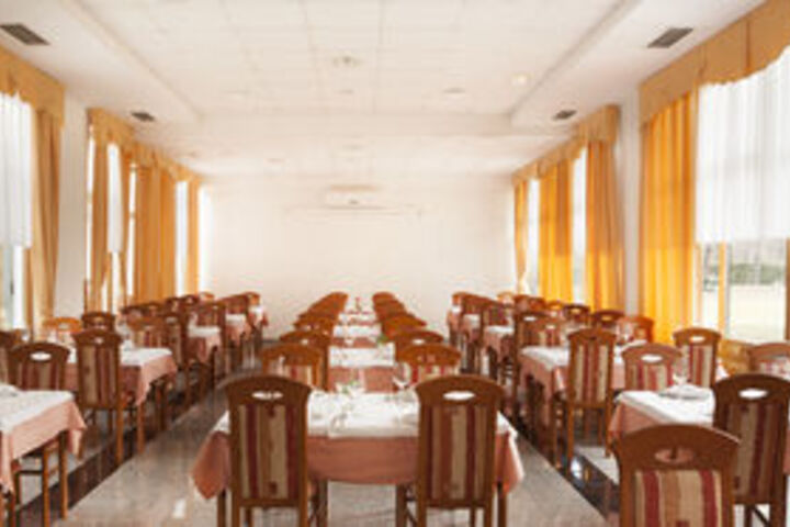 Dining 36 of 46