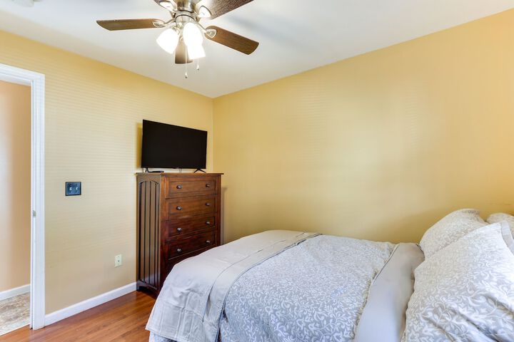 Room 4 of 28