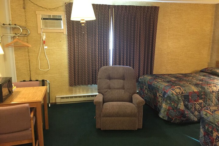 2 Double Beds (12 of 17)