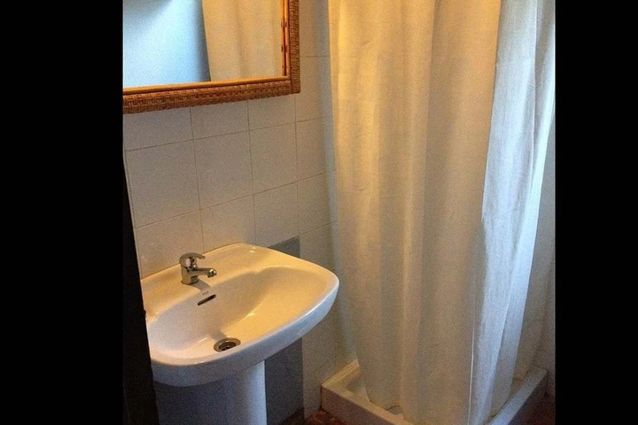 Room 6 of 18