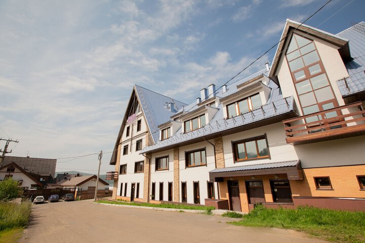 Nicola Hotel in Listvyanskoe