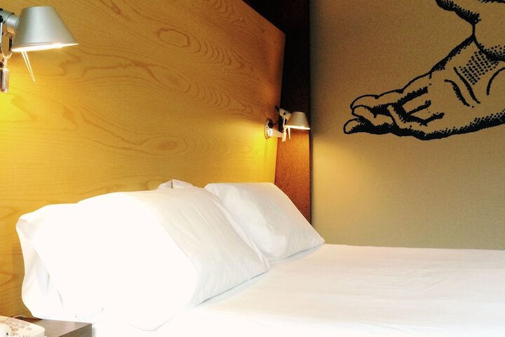 Room 9 of 113