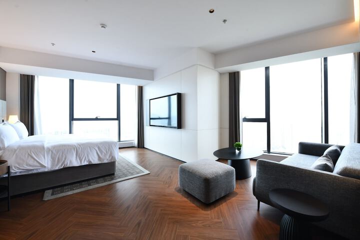 Room 46 of 82
