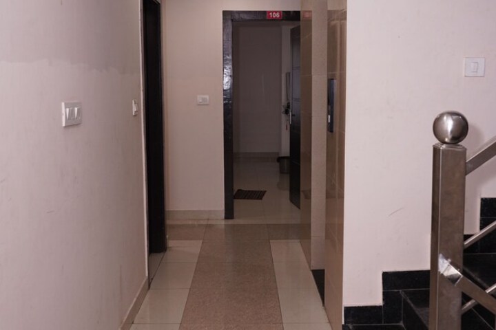Room 10 of 18