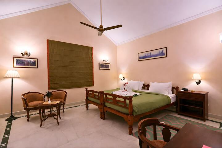 Room 3 of 33