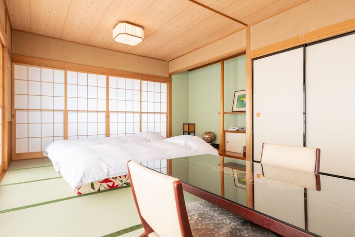 Room 16 of 114