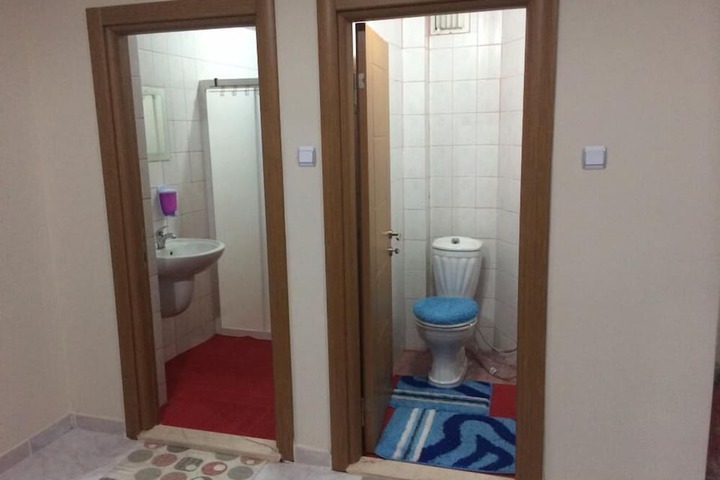 Room 10 of 12