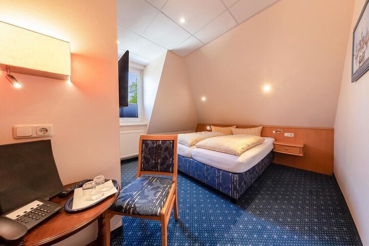 Room 6 of 40