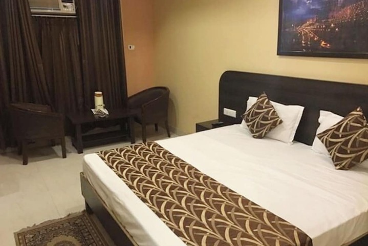Room 6 of 15