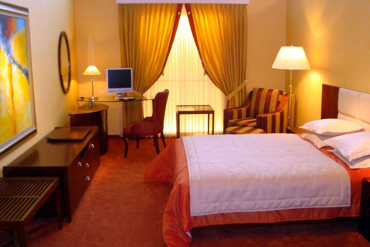 Room 4 of 40