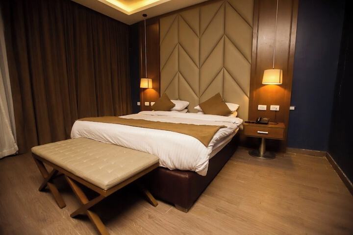 Room 16 of 43
