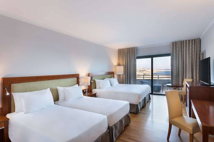 Room 40 of 164