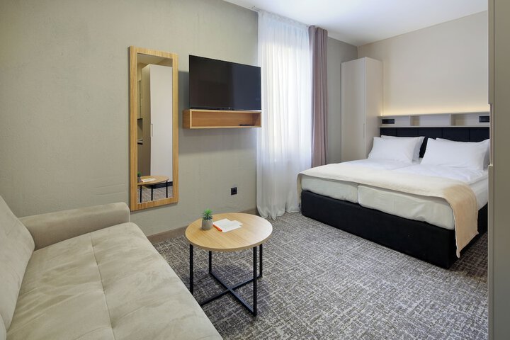 Room 22 of 80