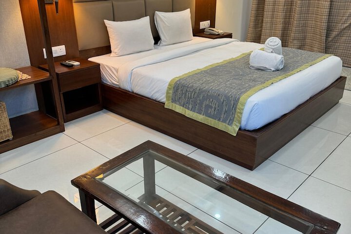 Room 7 of 33