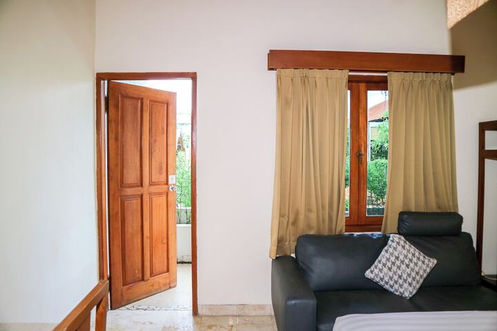 Room 30 of 142