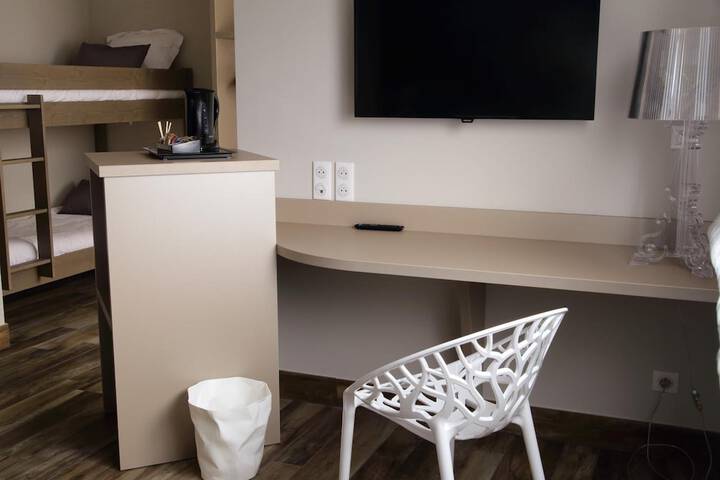Room 13 of 38