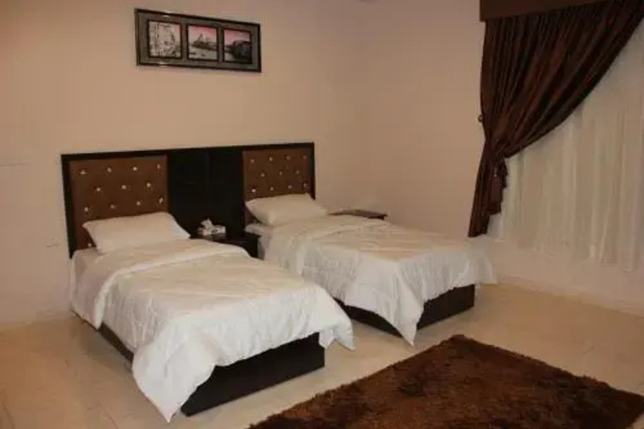 Room 4 of 13